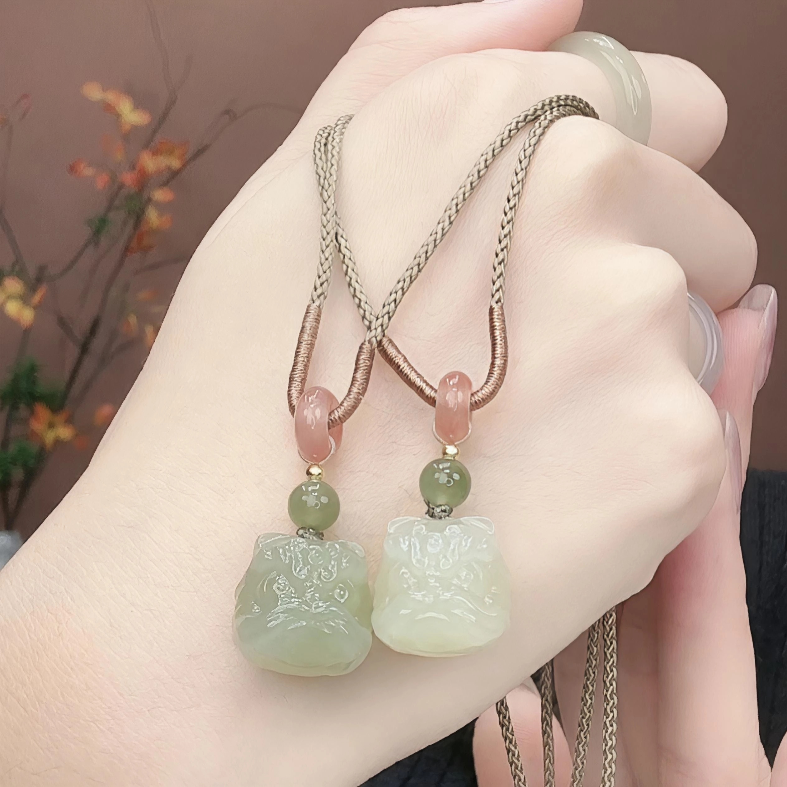 [赐福] 和田玉冰晴水卡16mm手工雕刻醒狮吊坠+珠宝绳多样性发一件