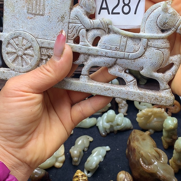 和田玉未镶嵌车挂