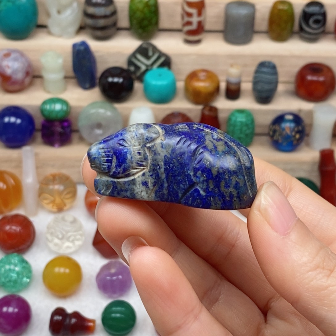 未镶嵌颈饰玛瑙/玉髓马***人