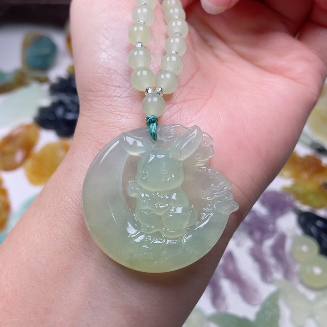 蛇纹石玉颈饰未镶嵌