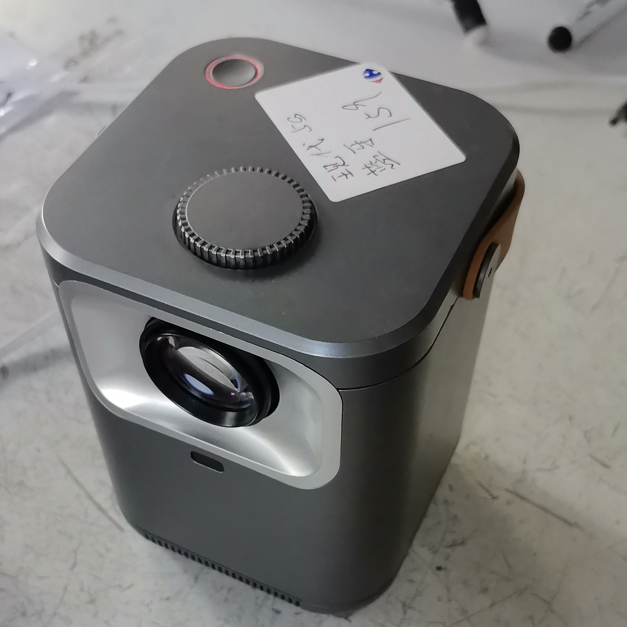 9新  投影机不包邮不支持七天无理由退货