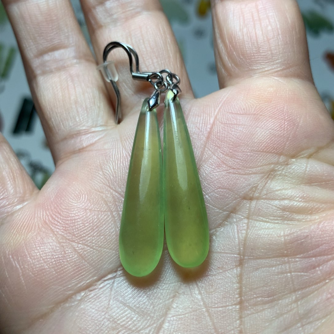 蛇纹石玉耳环未镶嵌