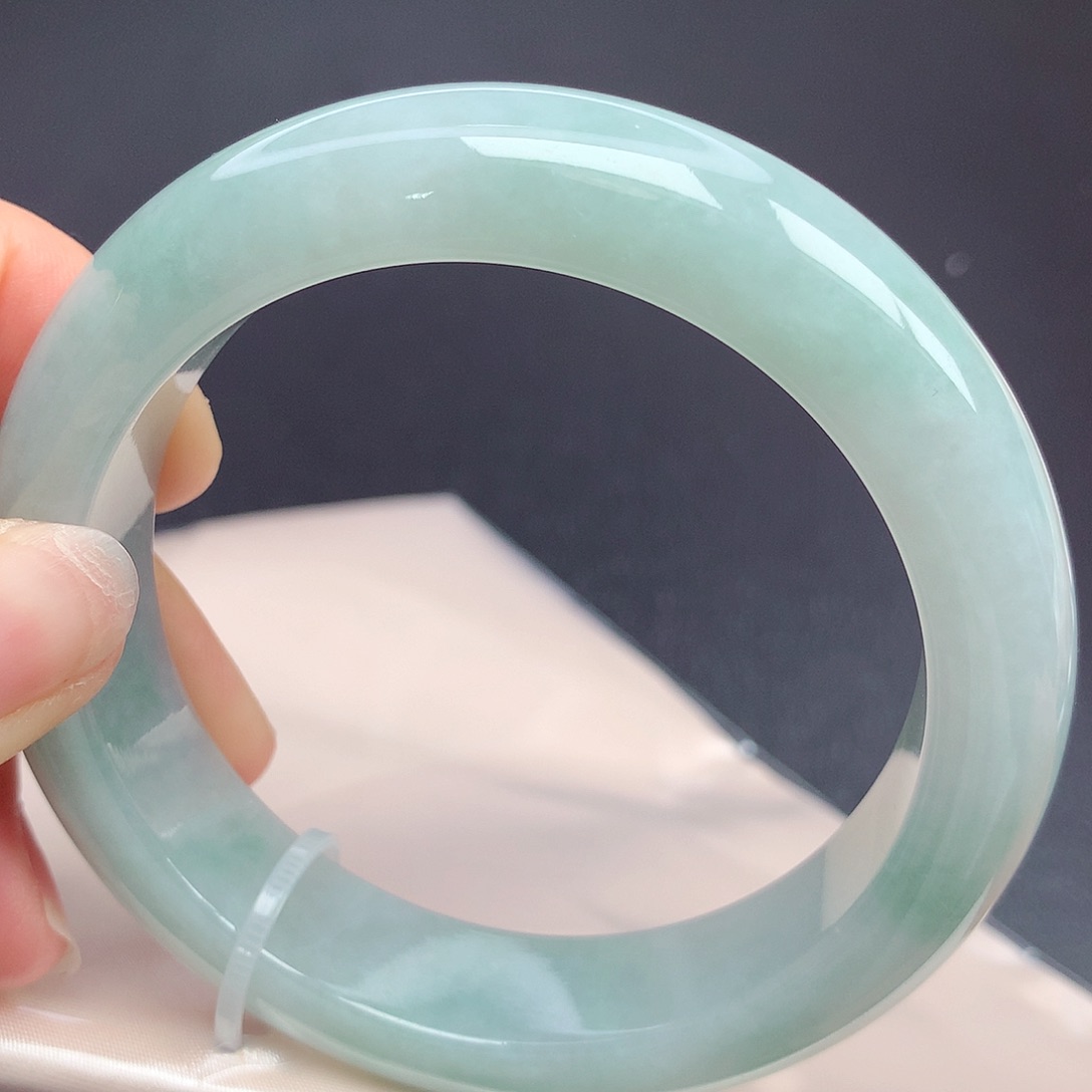 翡翠手镯未镶嵌58.5圈口