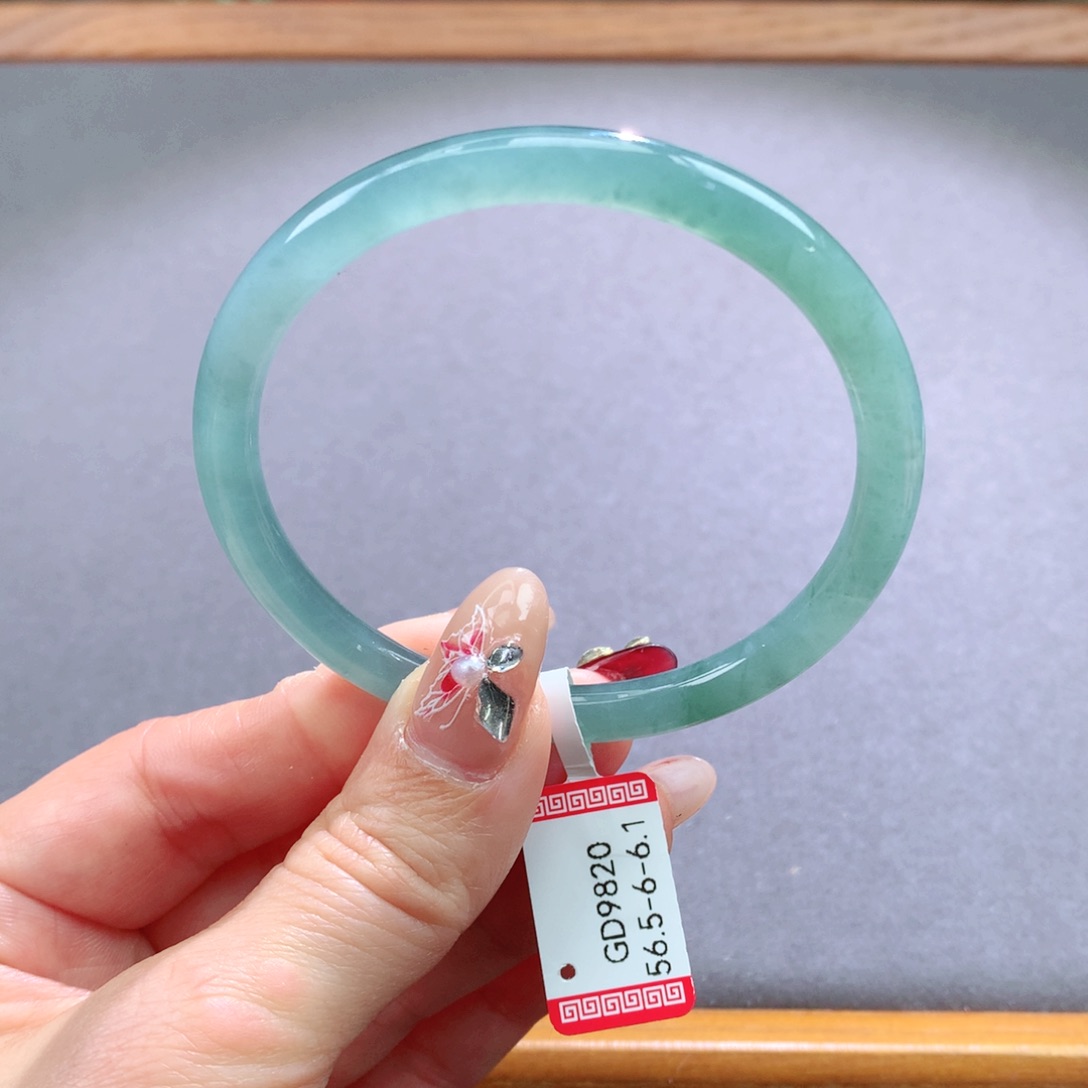 翡翠手镯未镶嵌天然翡翠手镯