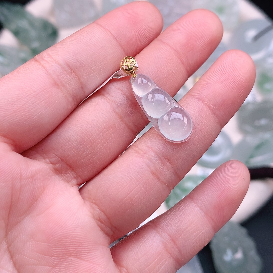 翡翠颈饰18K金镶嵌高冰豆子