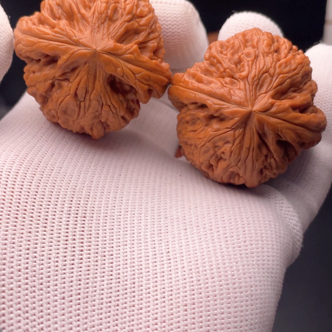 文玩核桃吊坠43骨王御尊