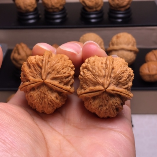 文玩核桃把件密石三楞18