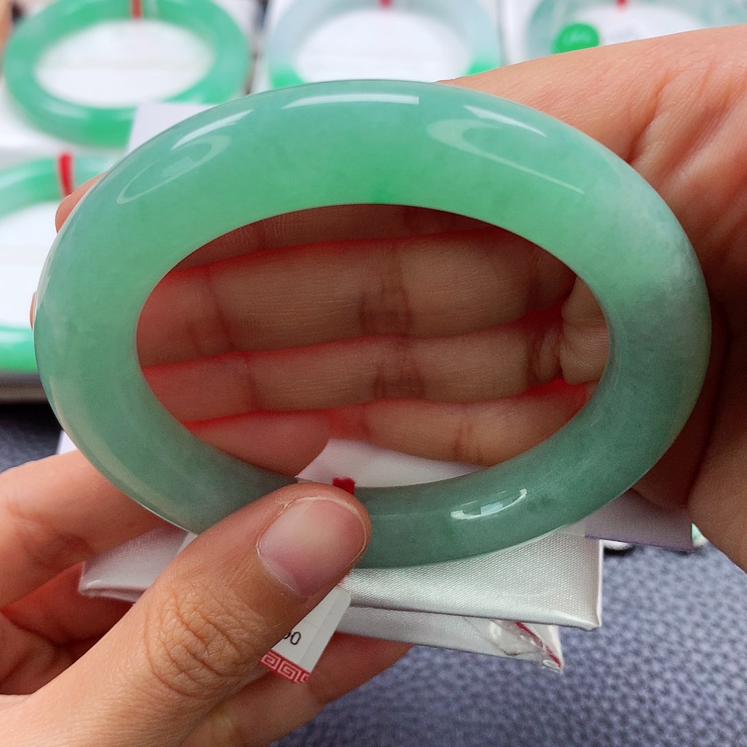 翡翠手镯未镶嵌55果绿 强推