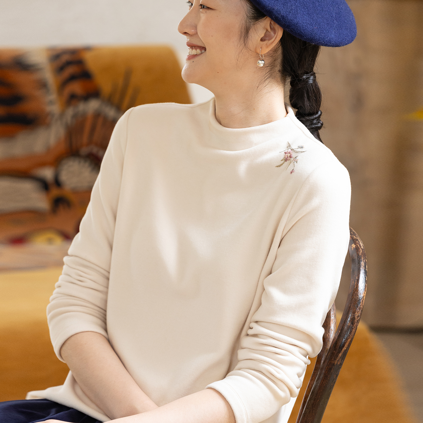 牧衣游原创 手工刺绣套头绒感T恤柔软舒适文艺百搭套头上衣 迎迎