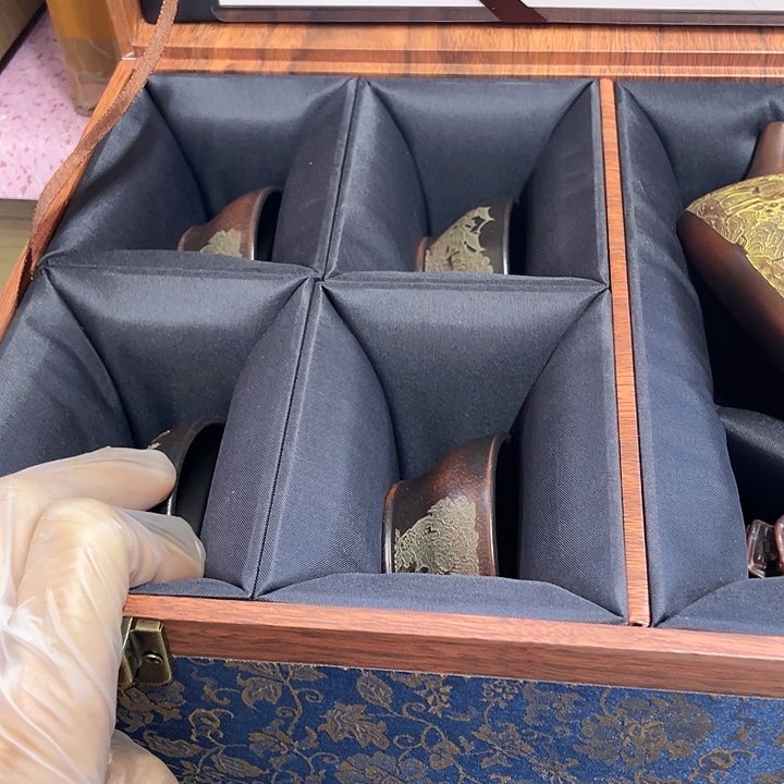 紫砂茶壶矿泥料，纯手工制作的一把紫砂壶。