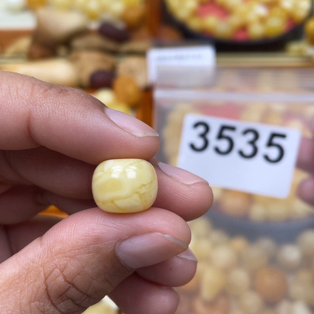 琥珀珠宝奇石未镶嵌T****w