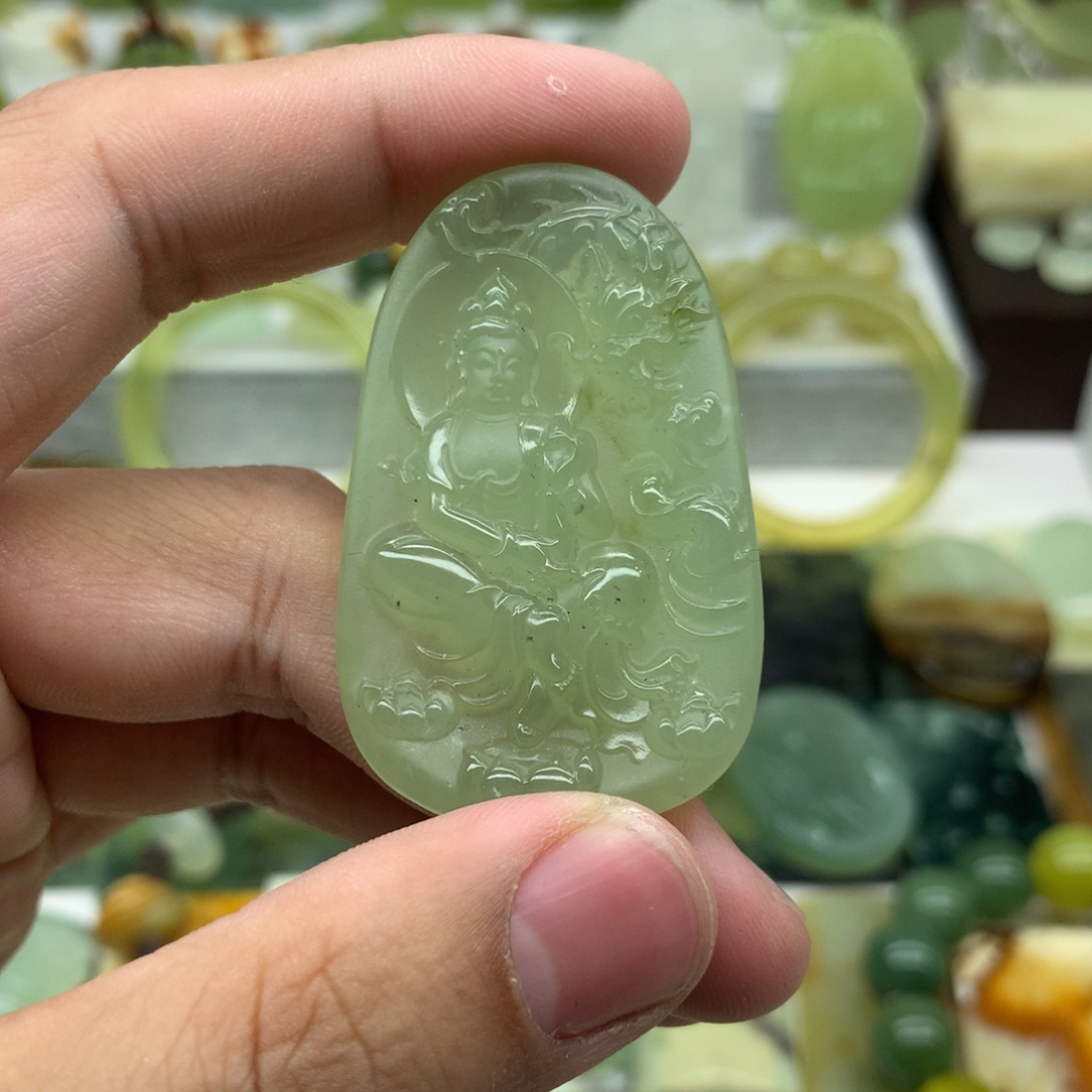 岫玉未镶嵌吊坠(赠链)