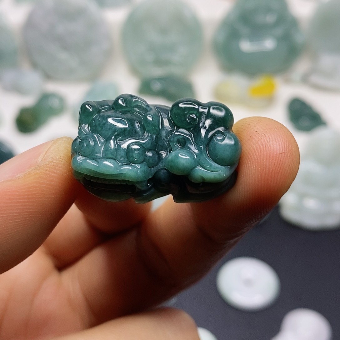 翡翠颈饰未镶嵌吊坠