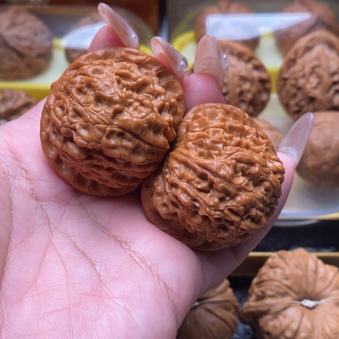 文玩核桃吊坠40血麒麟