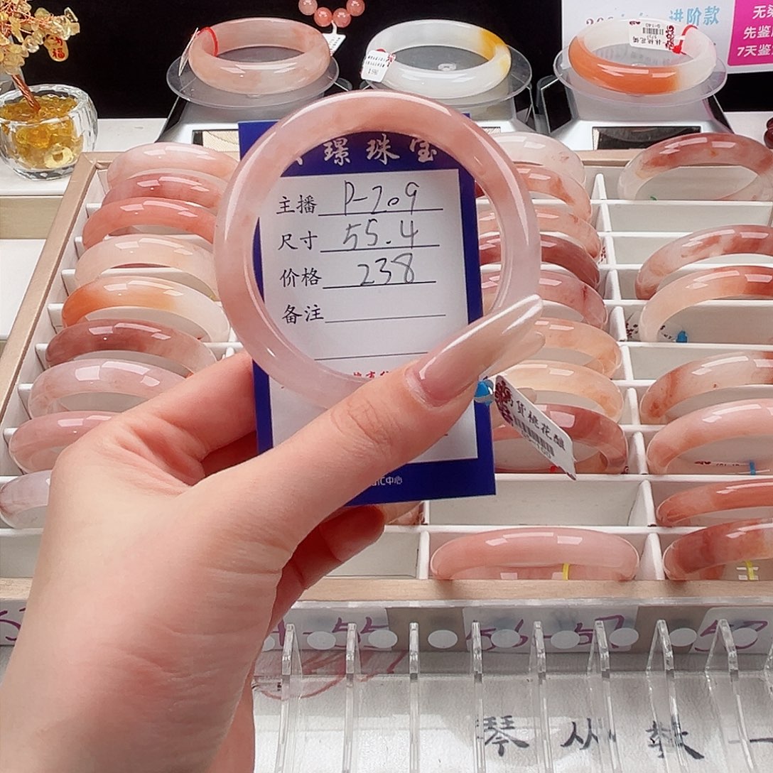 未镶嵌手镯石英质玉