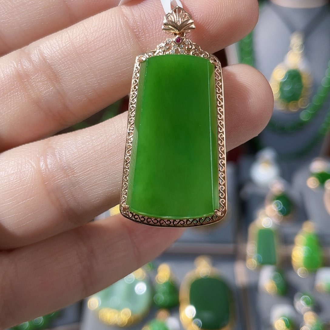 和田玉（碧玉）吊坠18K金镶嵌