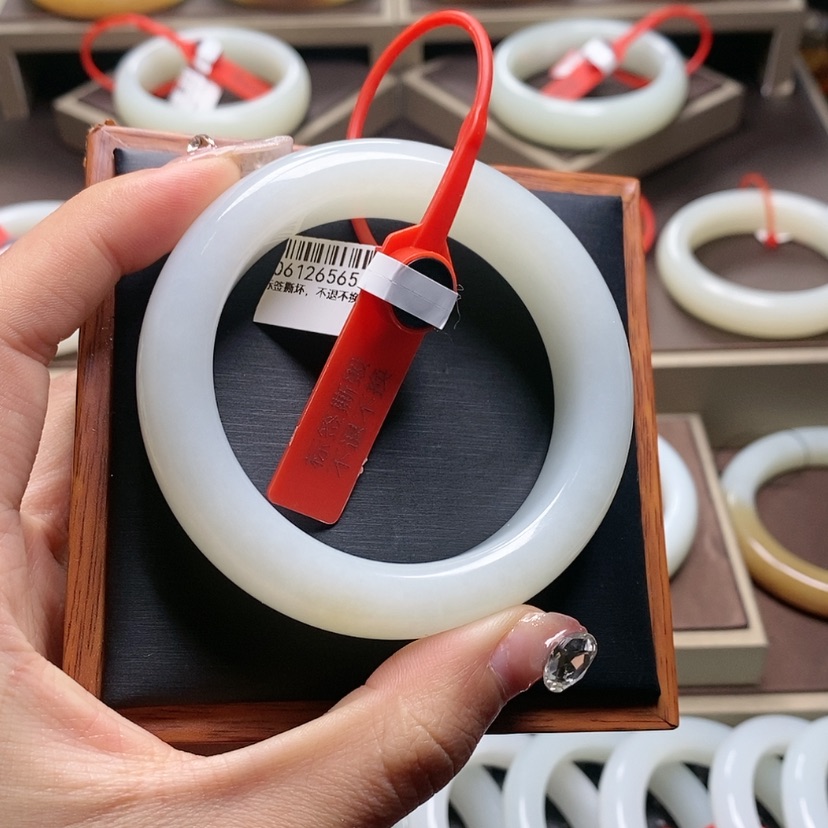 【闪购商品】和田玉手镯未镶嵌