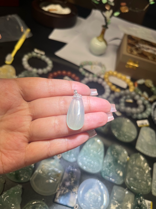 金镶嵌冰种飘绿福瓜气质百搭