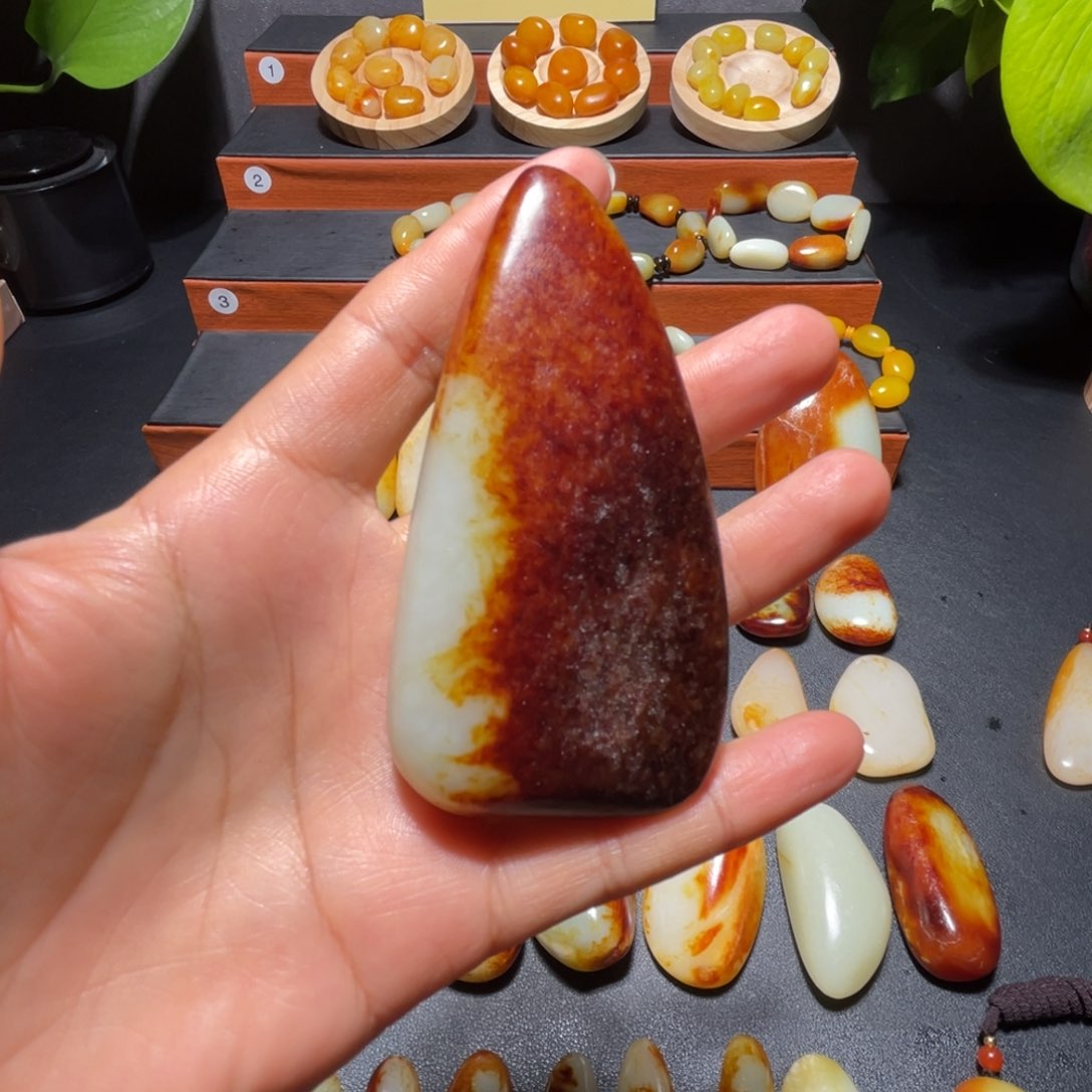 和田玉未镶嵌颈饰?