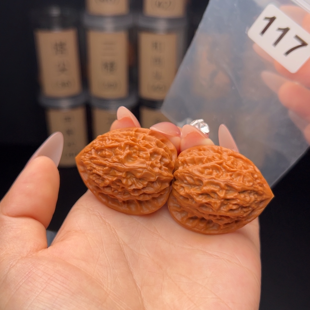 歪***德吊坠文玩核桃金牛