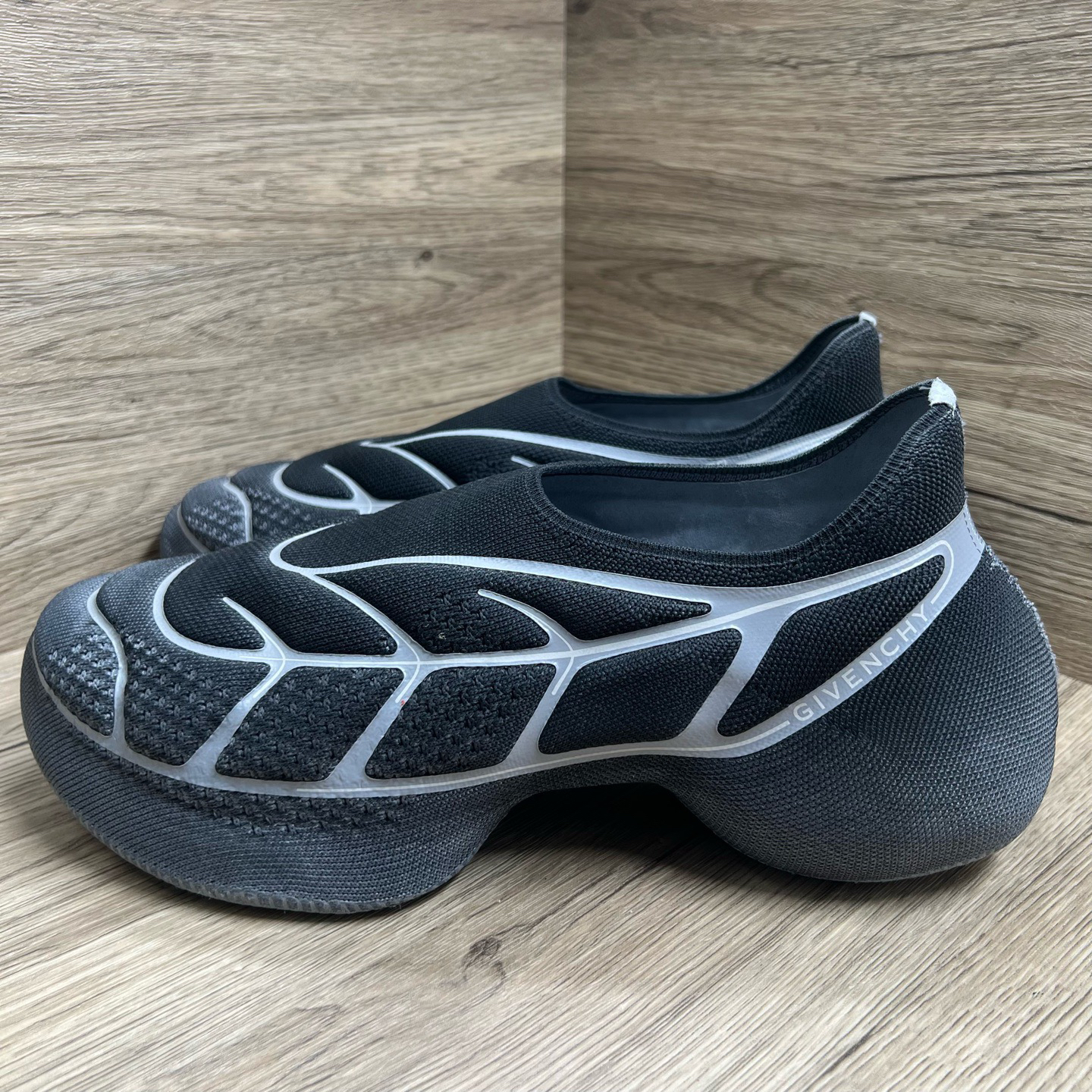 未使用 Givenchy/纪梵希 TK-360 灰黑运动鞋 43码