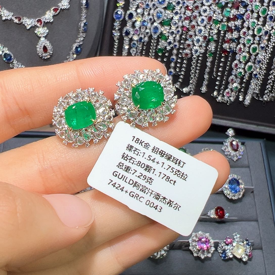 祖母绿耳拍18K金镶嵌