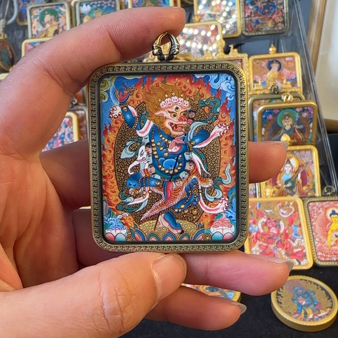 吊坠?****茄狮面佛母热贡唐卡