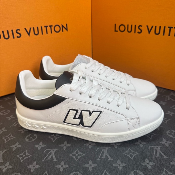 未使用 LouisVuitton/路易威登 39码/ 休闲男士时尚板鞋 白黑色