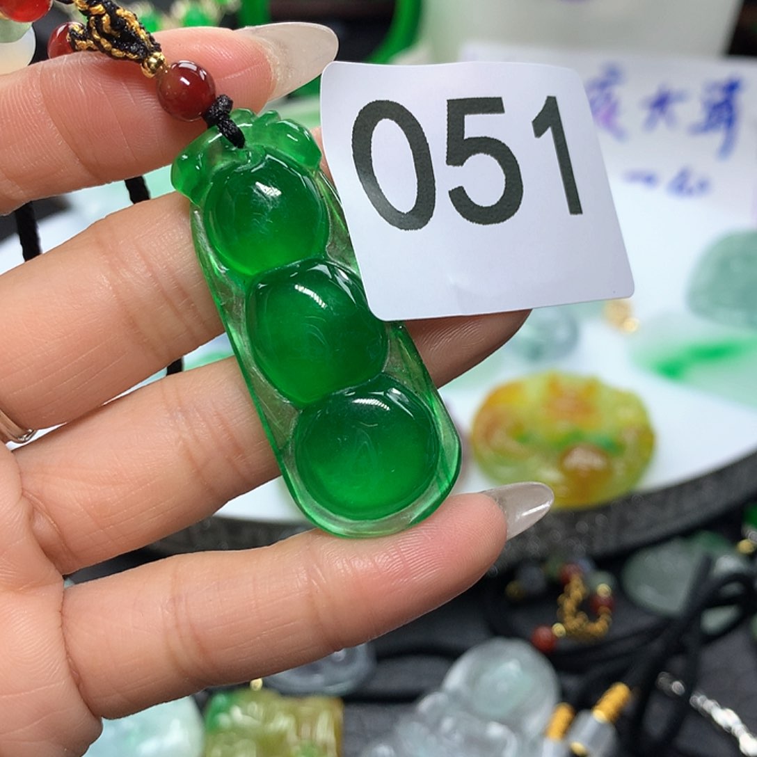 翡翠吊坠(赠链)未镶嵌