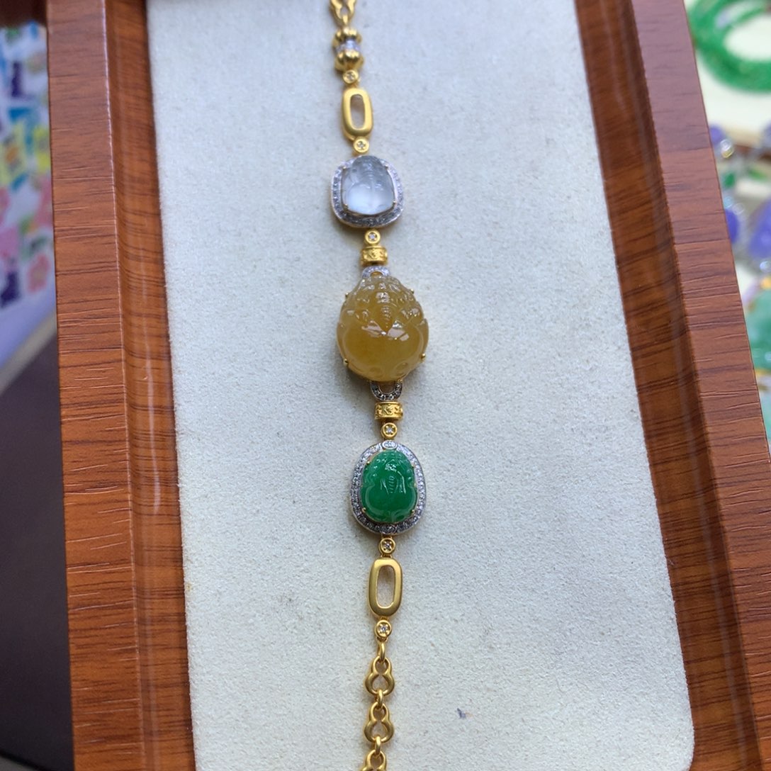 翡翠18K金镶嵌颈饰翡翠