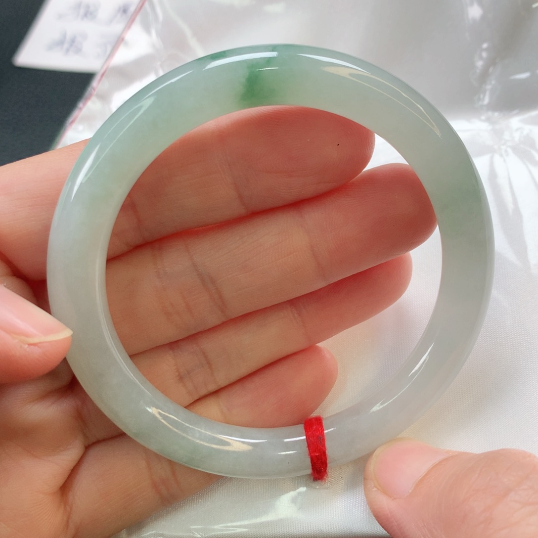 翡翠手镯未镶嵌56圆