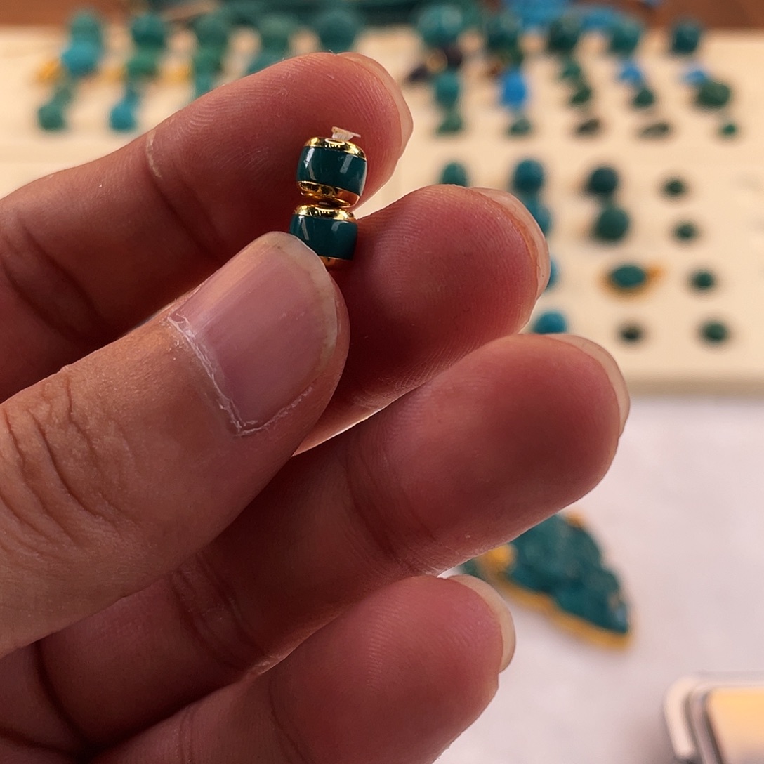 绿松石未镶嵌颈饰