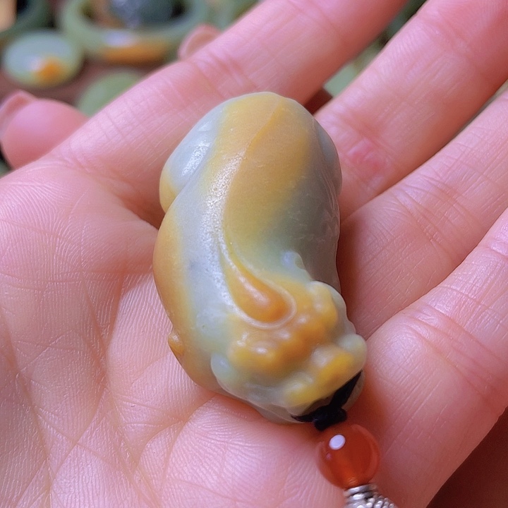 未镶嵌岫岩河磨玉（透闪石质玉）把件