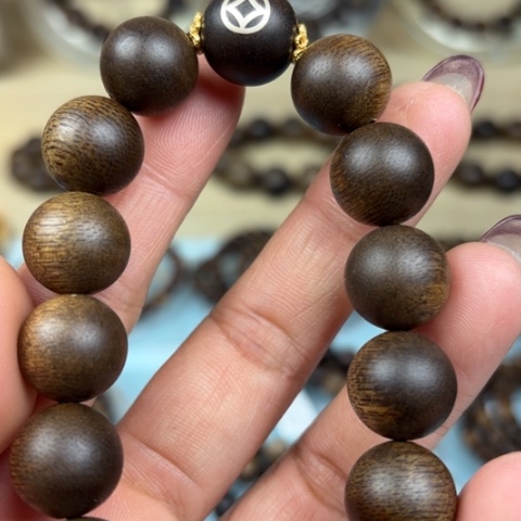 沉香手串白棋土埋老料