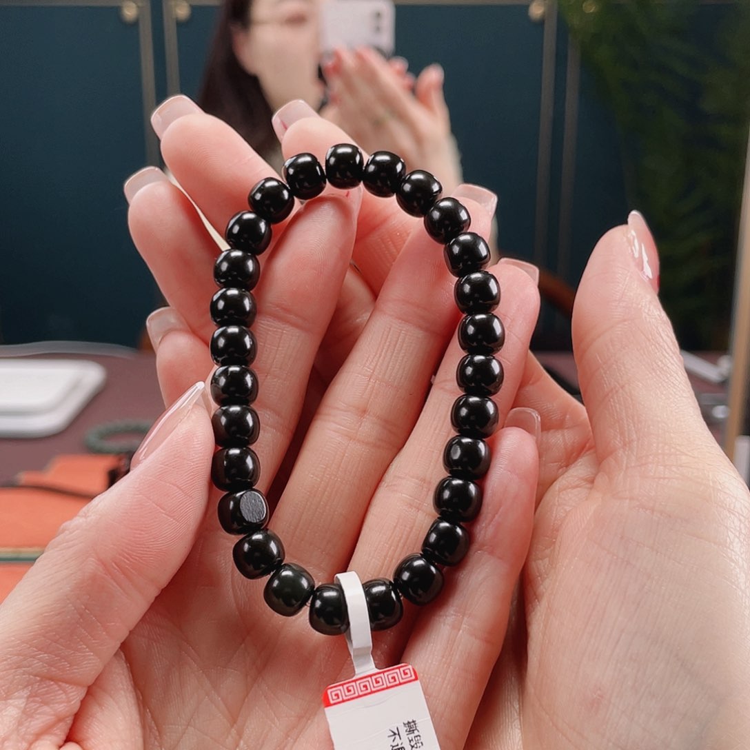 和田玉手串未镶嵌已*置黑青卡7.8老型