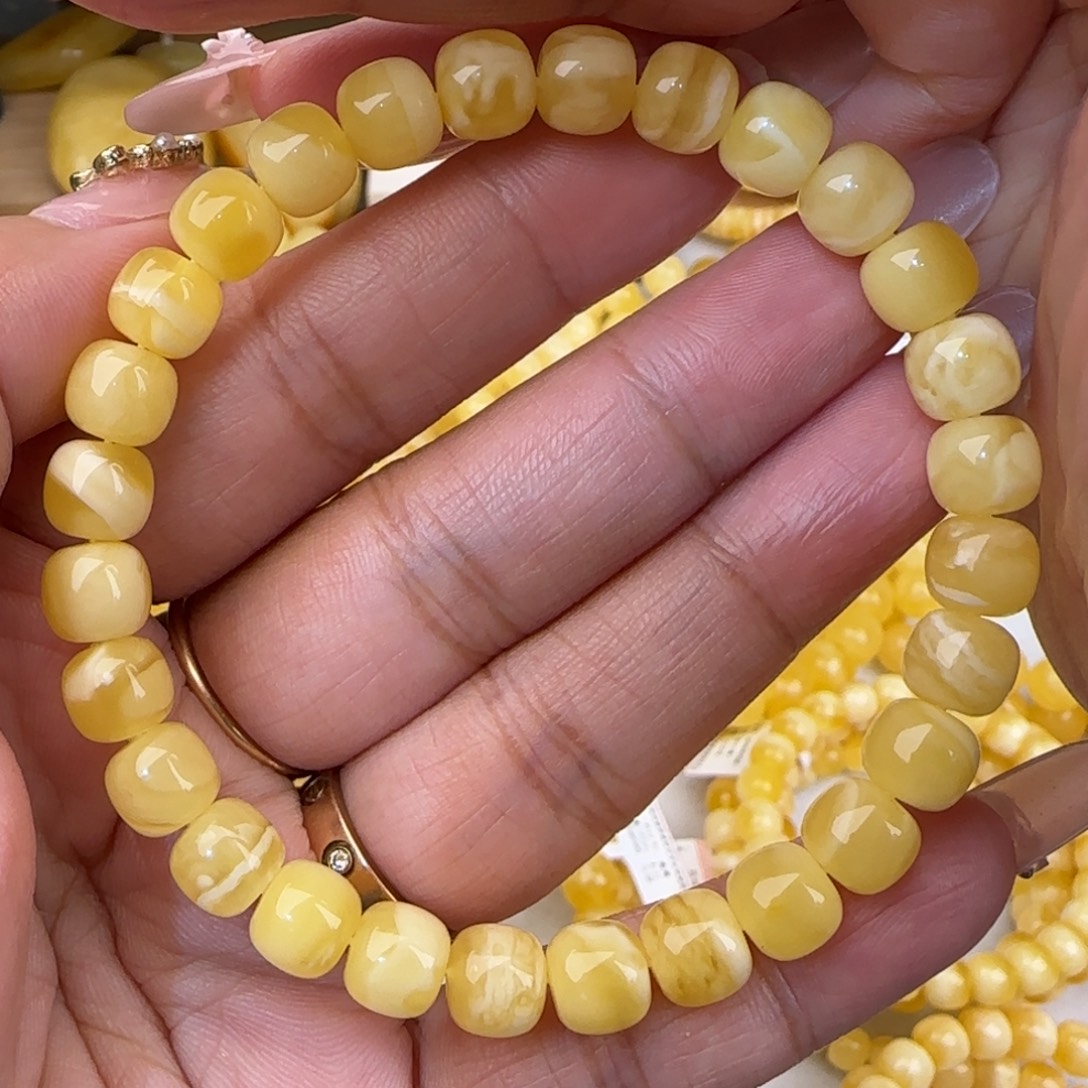 蜜蜡未镶嵌手串妖白花老型手串