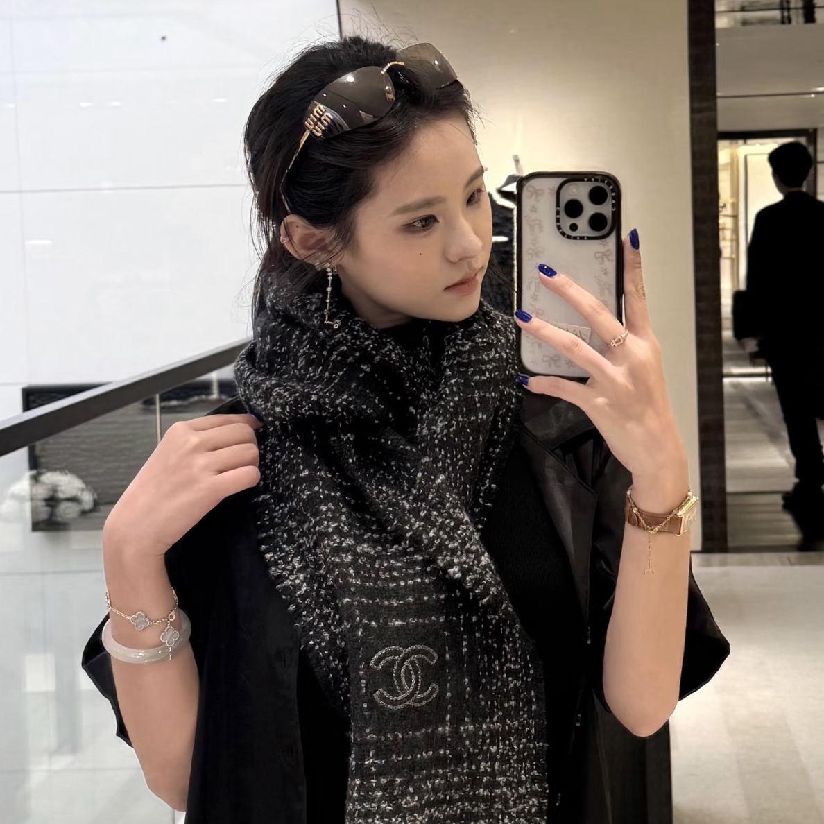 未使用 Chanel/香奈儿 澳海贝/黑灰双c围巾