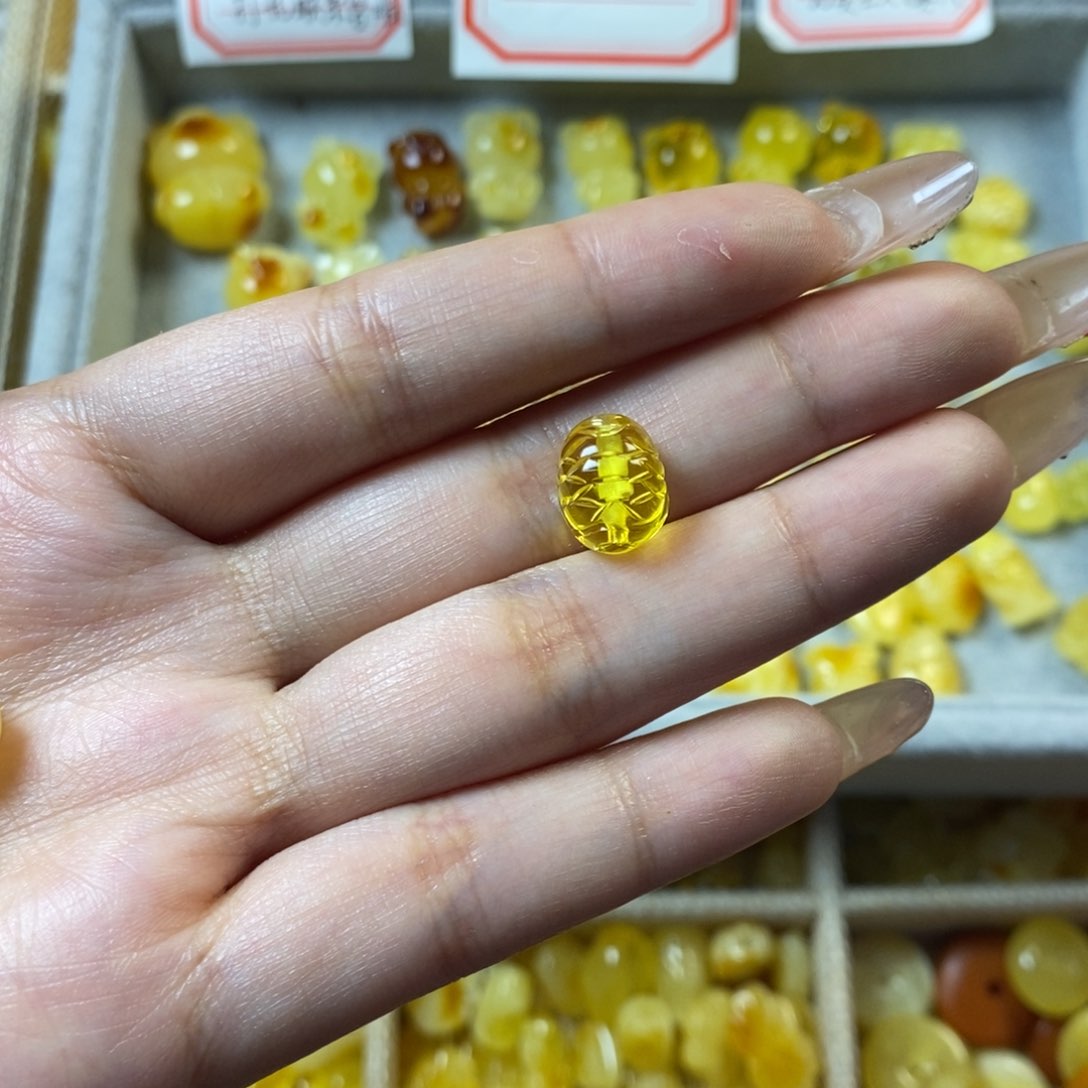 琥珀裸石未镶嵌哈*怪富甲