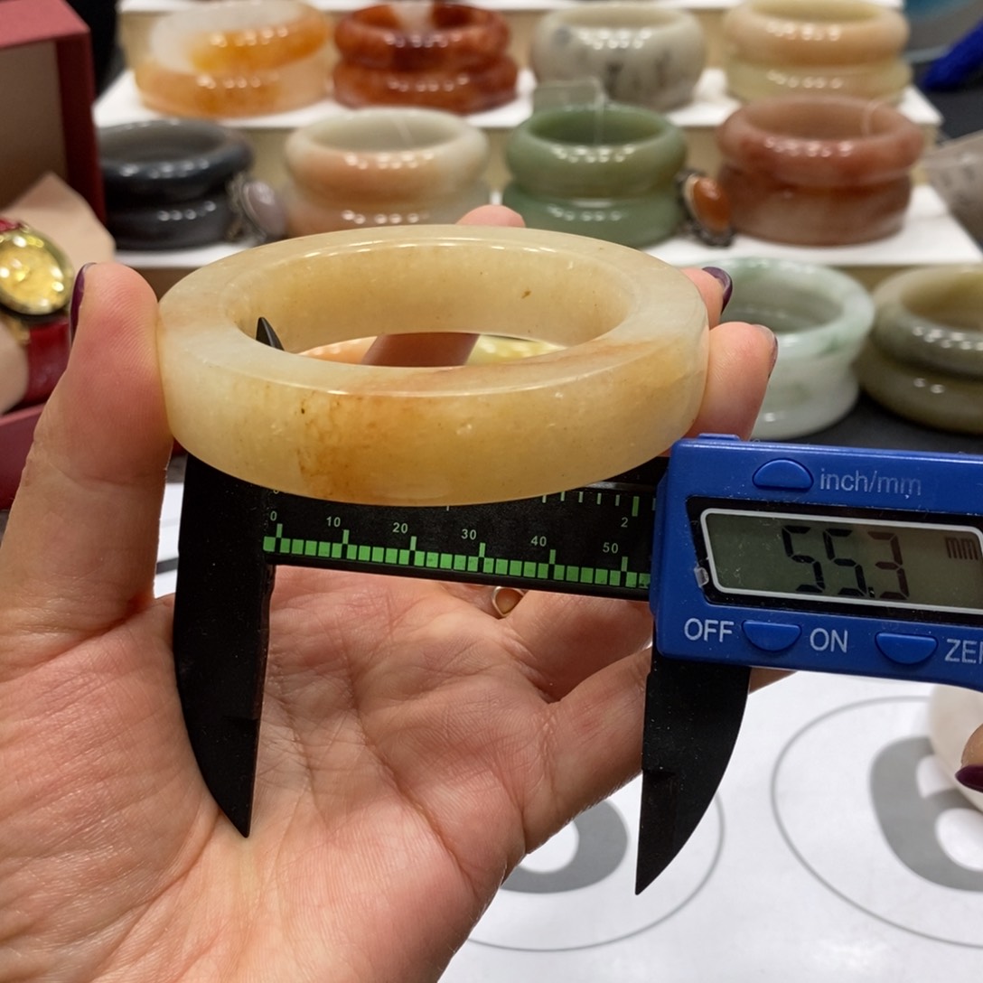 石英质玉未镶嵌手镯