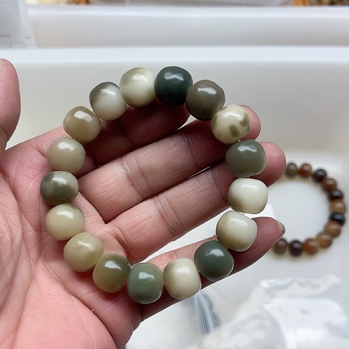 白玉菩提吊坠精品12钻面手串