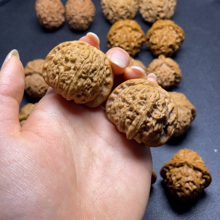 文玩核桃吊坠42球白