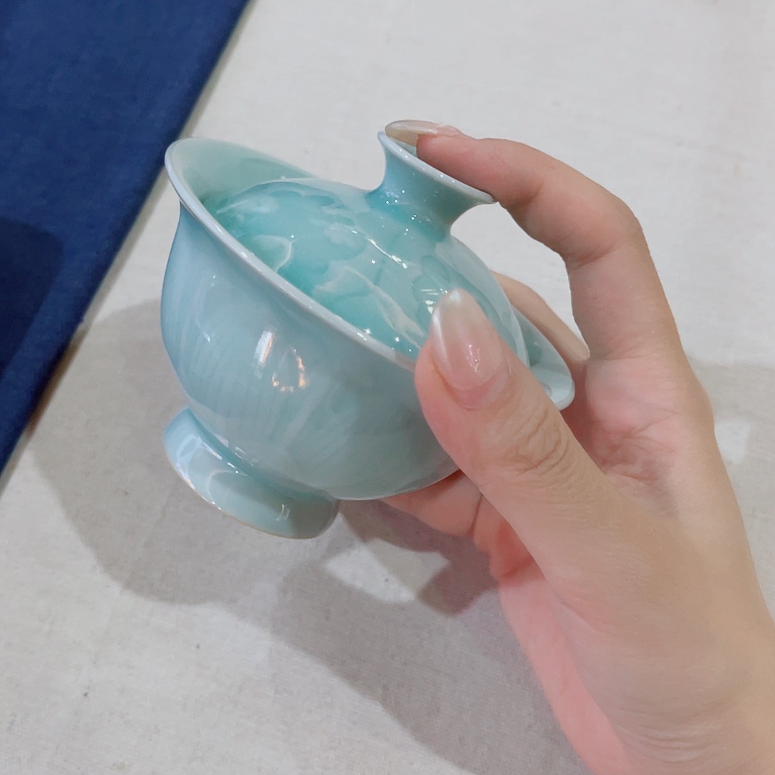 青瓷哈哈哈哈哈哈哈