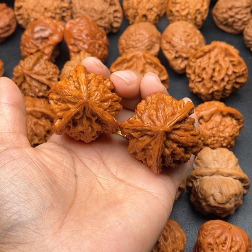 【闪购商品】文玩核桃把件三棱