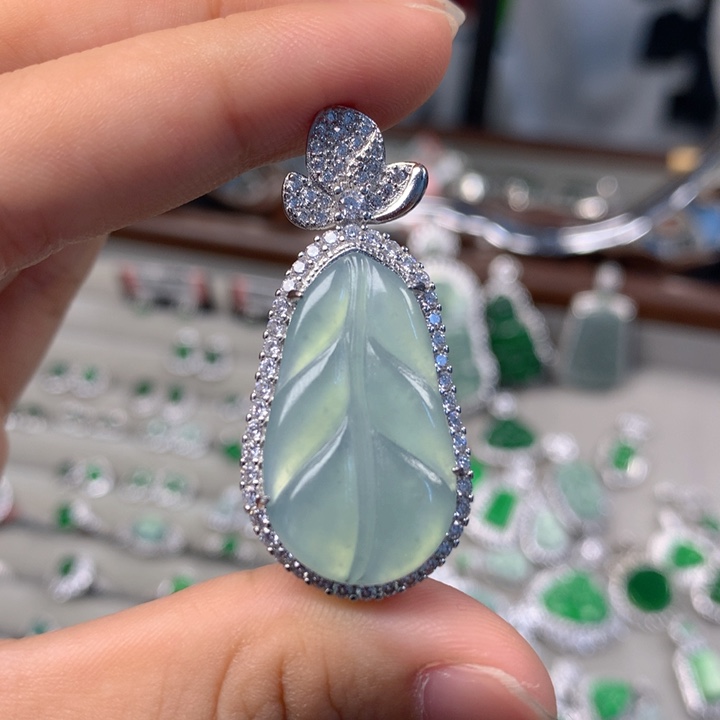 翡翠未镶嵌颈饰吊坠