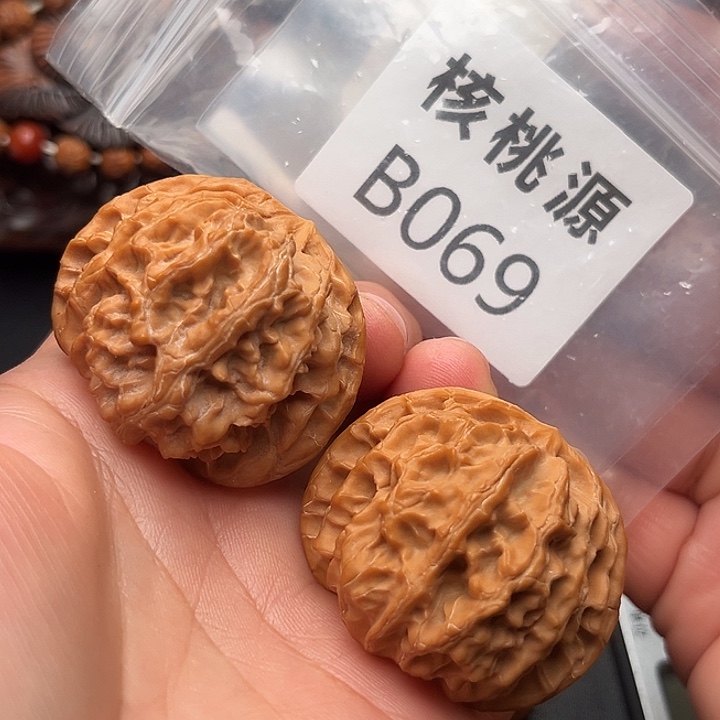 文玩核桃吊坠苹果园45