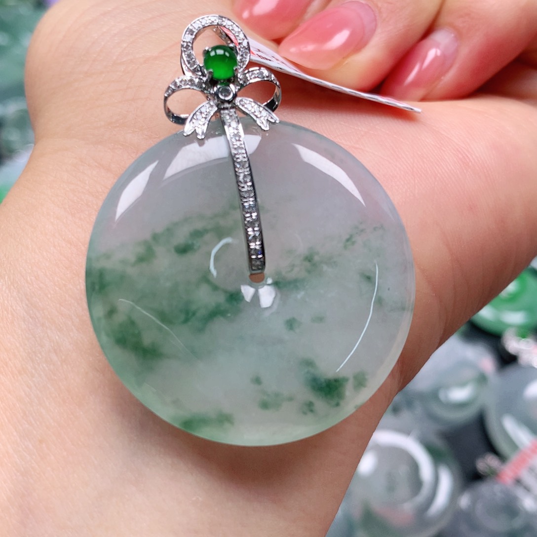 翡翠颈饰18K金镶嵌天然翡翠