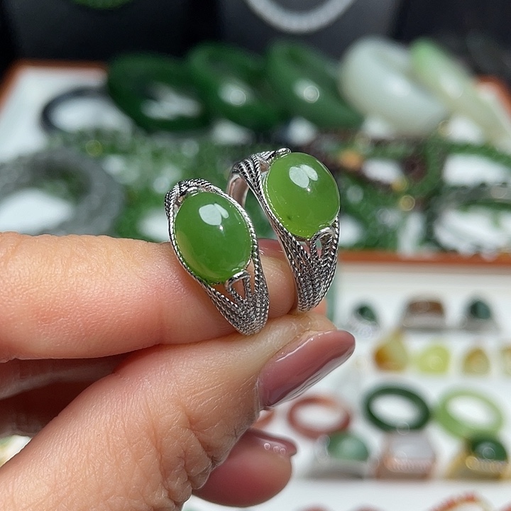 和田玉（碧玉）合金戒指颜色多样性发其一