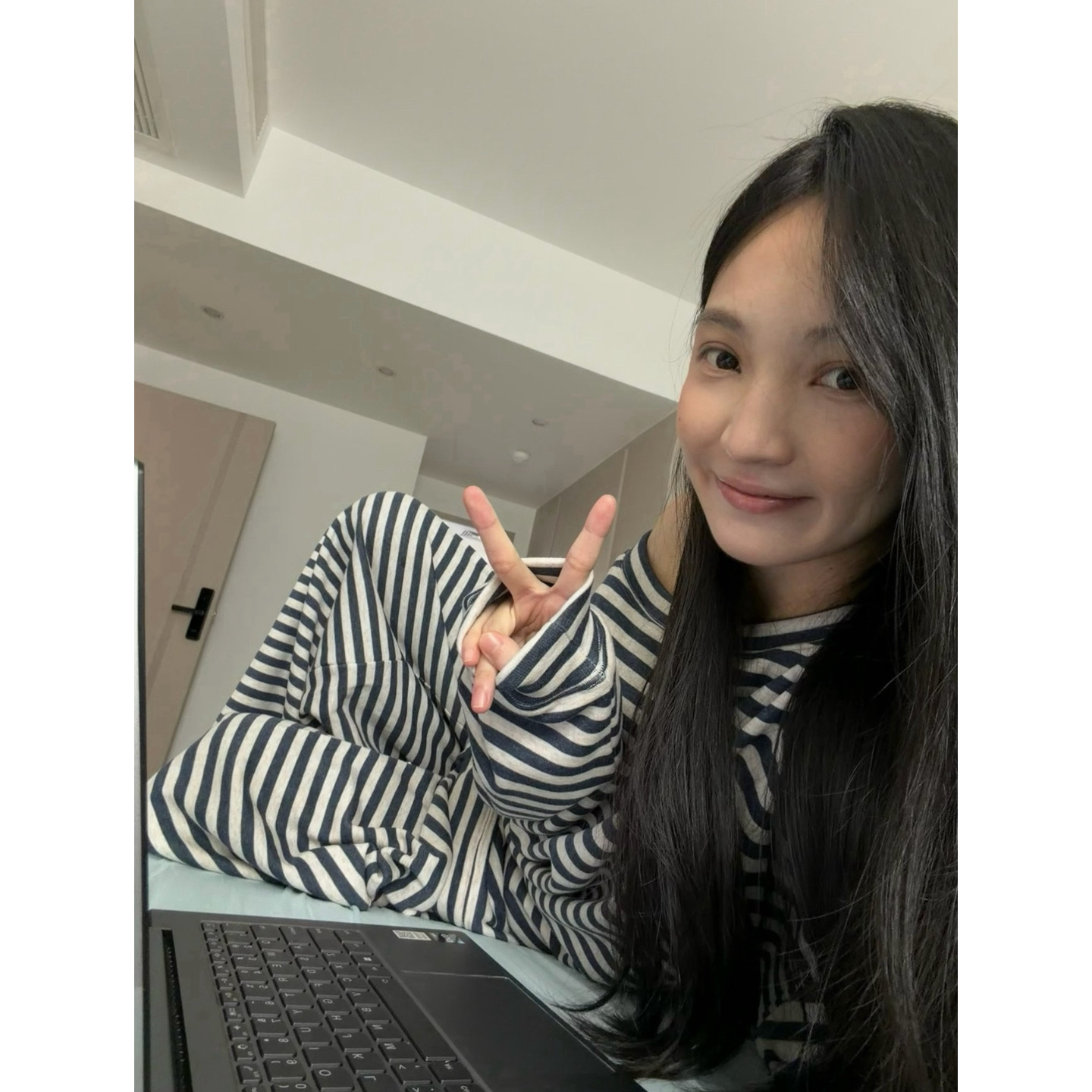 魚叁 加绒条纹斜肩圆领两穿卫衣卫裤套装居家外穿冬季休闲慵懒