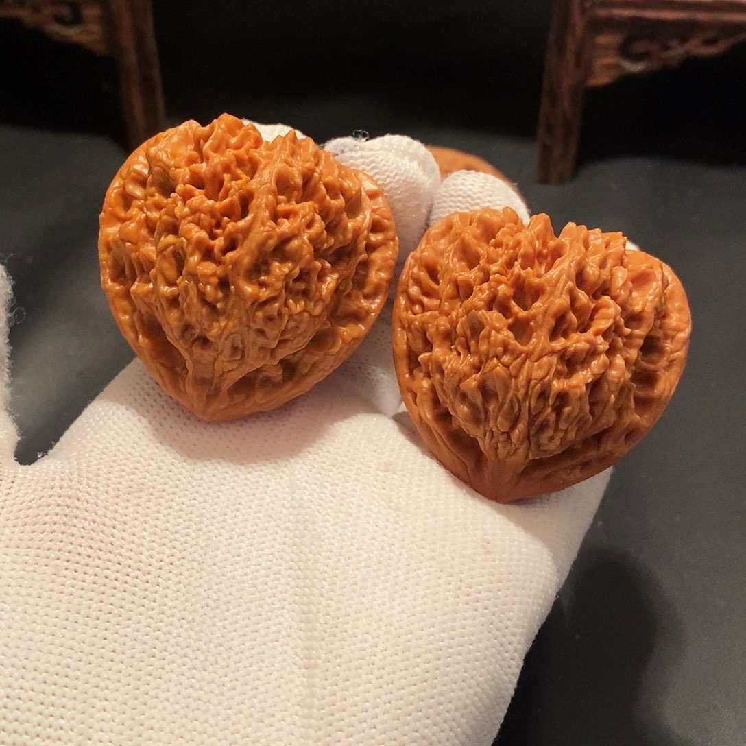 假***忙文玩核桃把件三角南疆石