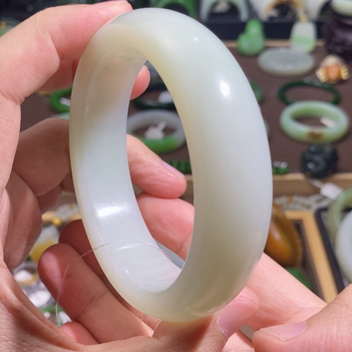 和田玉白玉轮胎手镯62.3圈口106.4克未镶嵌